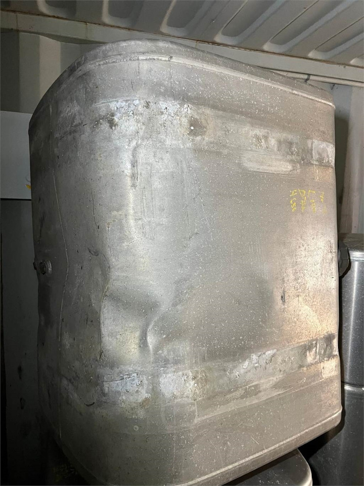 Scania 350 ltr dieseltank nr 1517005 - Kraftstofftank für LKW: das Bild 4 Scania 350 ltr dieseltank nr 1517005 - Kraftstofftank für LKW: das Bild 4