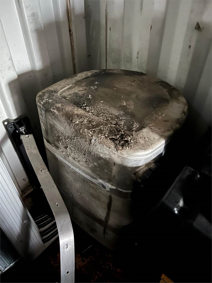 Volvo Dieseltank 365 L med 3 bæringer - Kraftstofftank für LKW: das Bild 1 Volvo Dieseltank 365 L med 3 bæringer - Kraftstofftank für LKW: das Bild 1