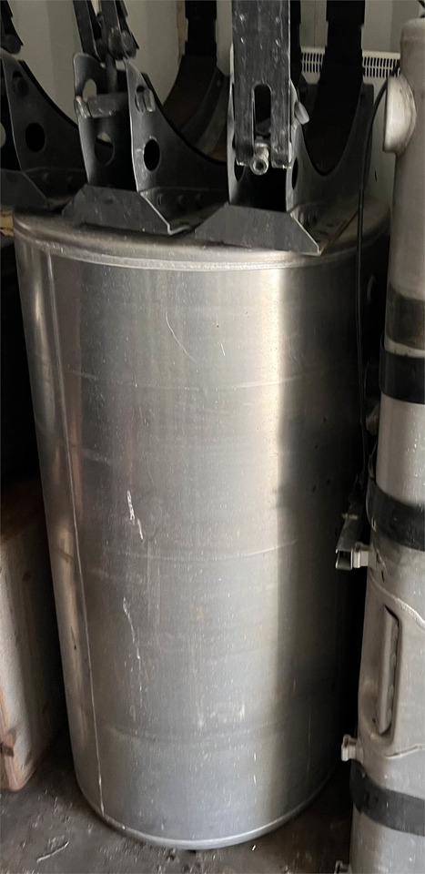 Volvo Dieseltank 570 L med 3 bæringer - Kraftstofftank: das Bild 1 Volvo Dieseltank 570 L med 3 bæringer - Kraftstofftank: das Bild 1