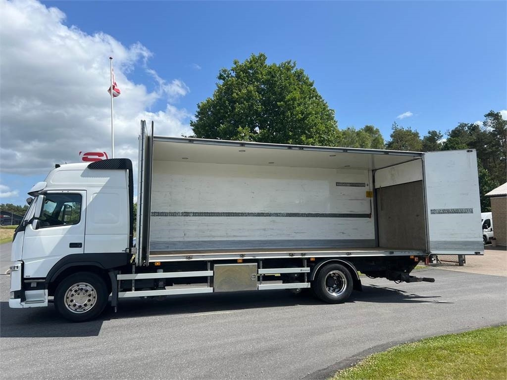 Volvo FM330 - Koffer LKW: das Bild 2 Volvo FM330 - Koffer LKW: das Bild 2