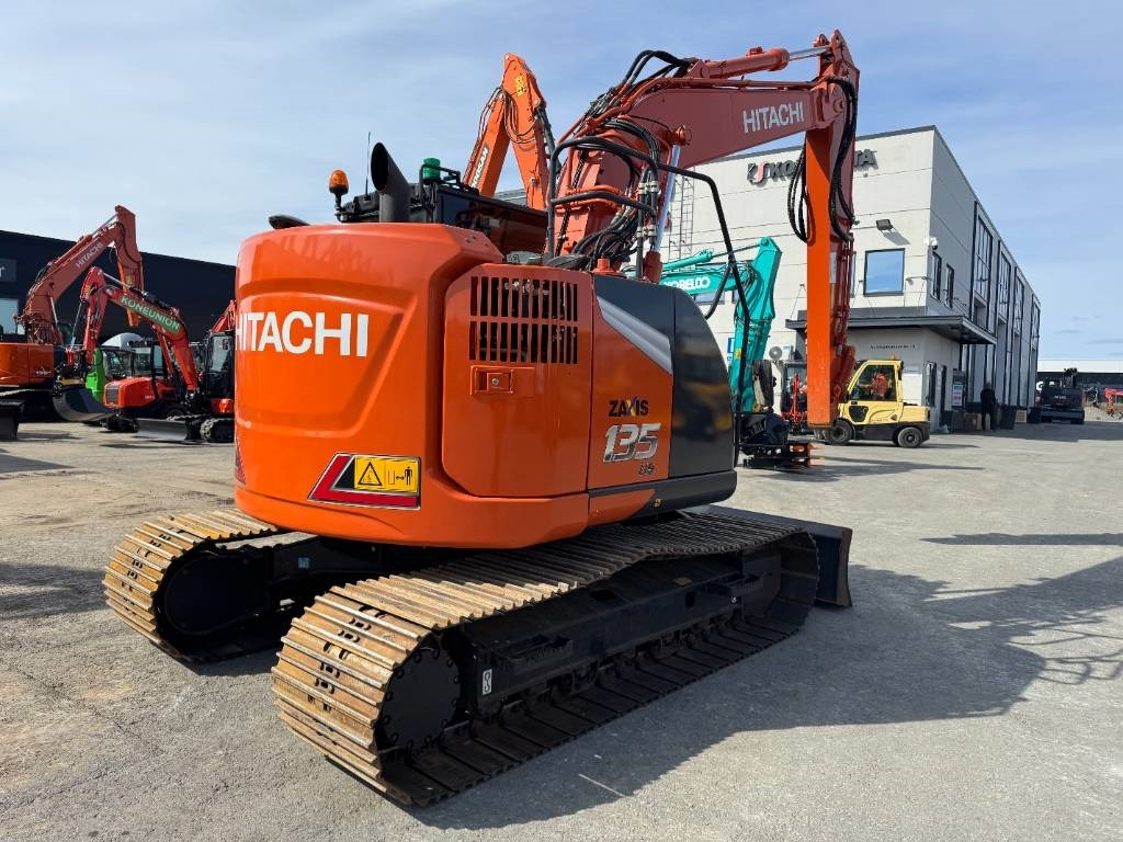 Hitachi ZX 135 USBL-7 Puskulevy - Kettenbagger: das Bild 5 Hitachi ZX 135 USBL-7 Puskulevy - Kettenbagger: das Bild 5