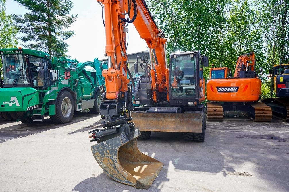 Hitachi ZX 140 W-6 - Mobilbagger: das Bild 4 Hitachi ZX 140 W-6 - Mobilbagger: das Bild 4