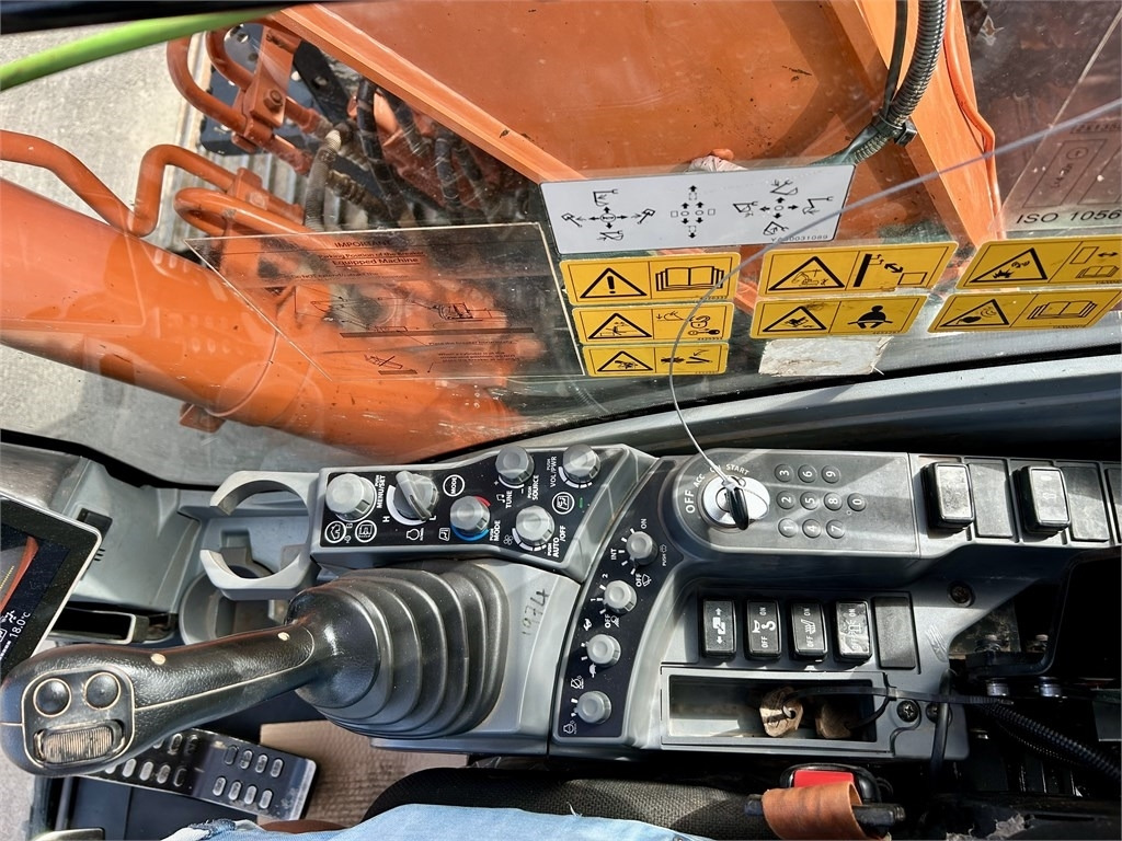 Kettenbagger Hitachi ZX135US-7: das Bild 12
