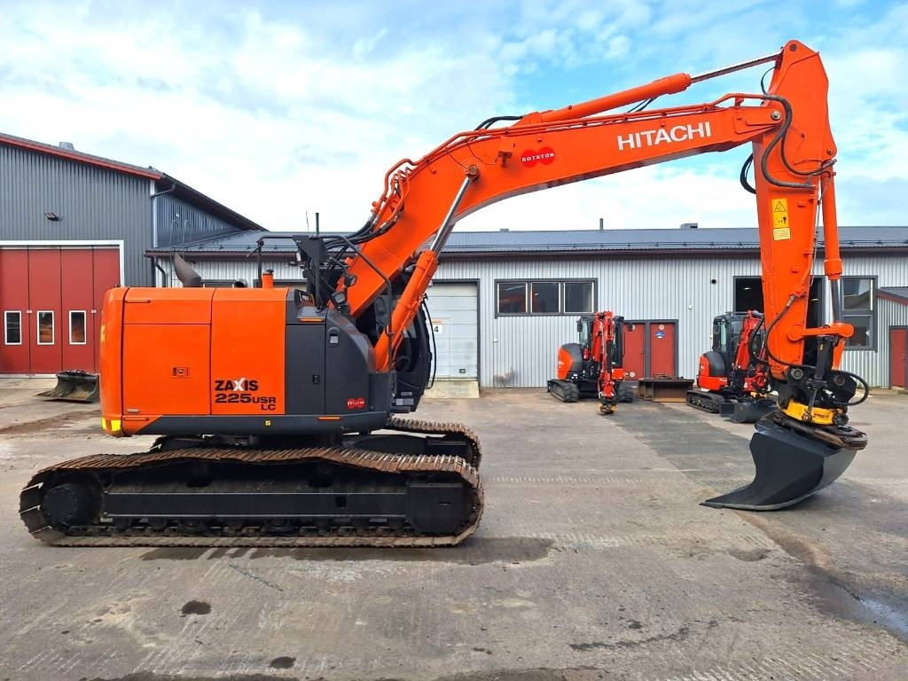 Hitachi ZX225USLC-5 PYÖRITTÄJÄLLÄ - Kettenbagger: das Bild 5 Hitachi ZX225USLC-5 PYÖRITTÄJÄLLÄ - Kettenbagger: das Bild 5