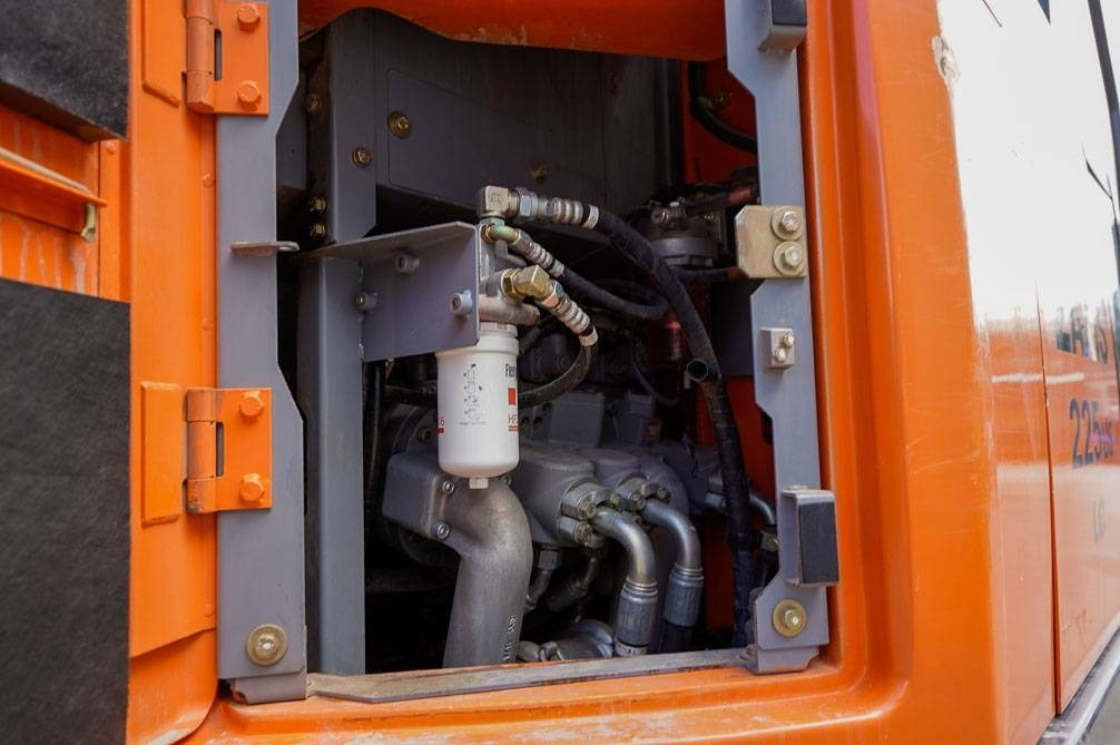 Kettenbagger Hitachi ZX225USLC-5B MARTTIINILLA: das Bild 18