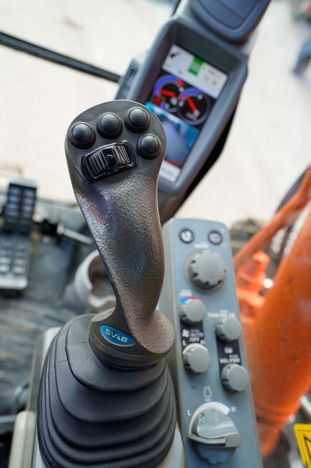 Kettenbagger Hitachi ZX225USLC-5B MARTTIINILLA: das Bild 23