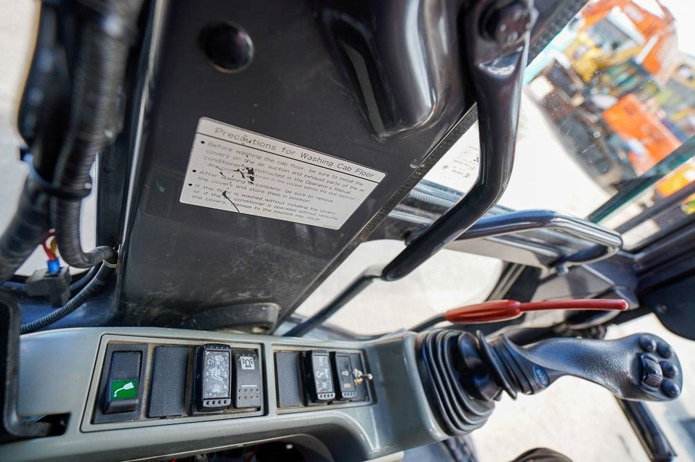 Kettenbagger Hitachi ZX225USLC-5B MARTTIINILLA: das Bild 26