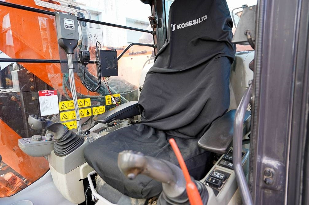 Kettenbagger Hitachi ZX225USLC-5B MARTTIINILLA: das Bild 19