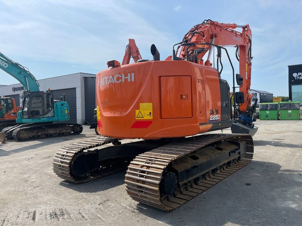 Hitachi ZX225USLC-6 PYÖRITTÄJÄLLÄ - Kettenbagger: das Bild 4 Hitachi ZX225USLC-6 PYÖRITTÄJÄLLÄ - Kettenbagger: das Bild 4
