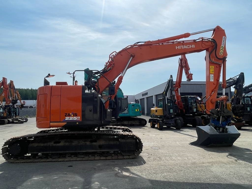 Hitachi ZX225USLC-6 PYÖRITTÄJÄLLÄ - Kettenbagger: das Bild 5 Hitachi ZX225USLC-6 PYÖRITTÄJÄLLÄ - Kettenbagger: das Bild 5