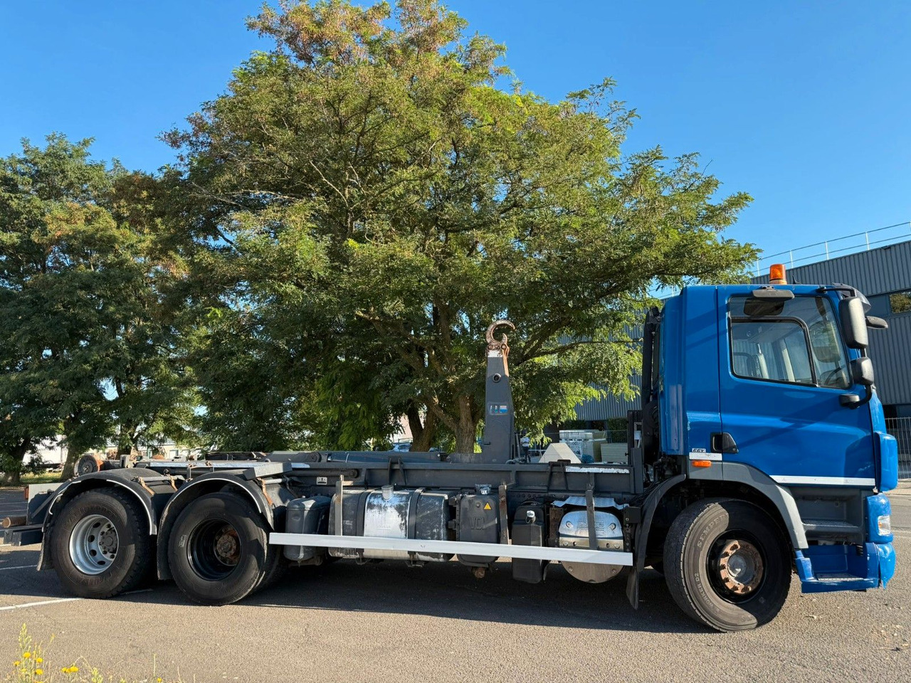 DAF CF85.360. Klima. E5. VDL. Tempomat - Abrollkipper: das Bild 2 DAF CF85.360. Klima. E5. VDL. Tempomat - Abrollkipper: das Bild 2