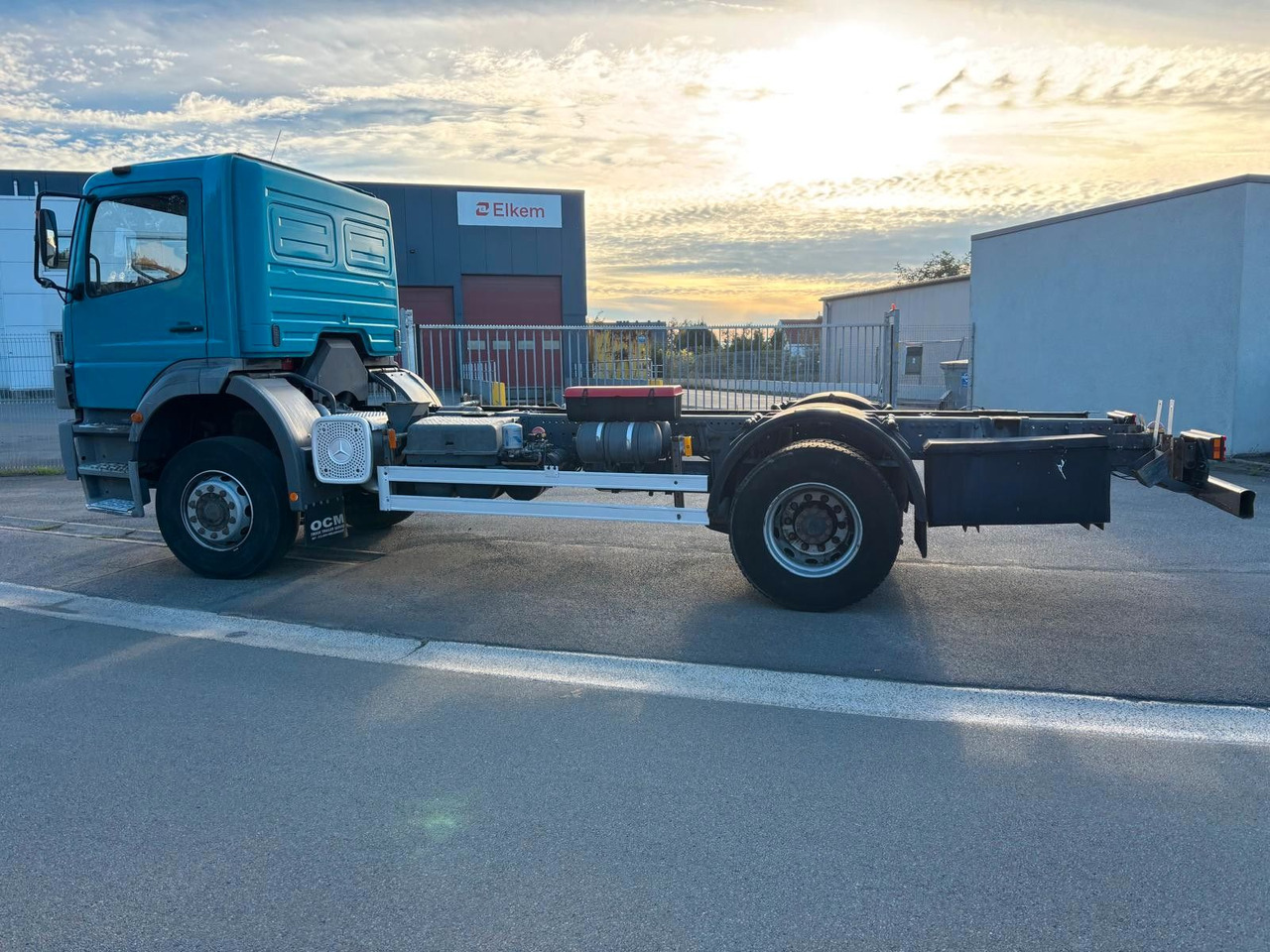 Mercedes-Benz Atego 1823. 6 Zylinder. - Fahrgestell LKW: das Bild 4 Mercedes-Benz Atego 1823. 6 Zylinder. - Fahrgestell LKW: das Bild 4