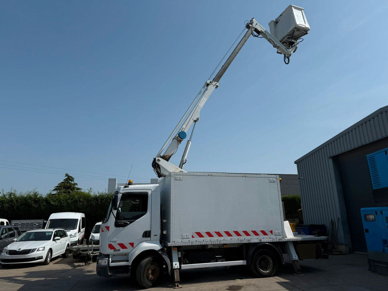 Renault Midlum 220dCi. Hubarbeitsbühne 16m. - LKW mit Arbeitsbühne: das Bild 2 Renault Midlum 220dCi. Hubarbeitsbühne 16m. - LKW mit Arbeitsbühne: das Bild 2