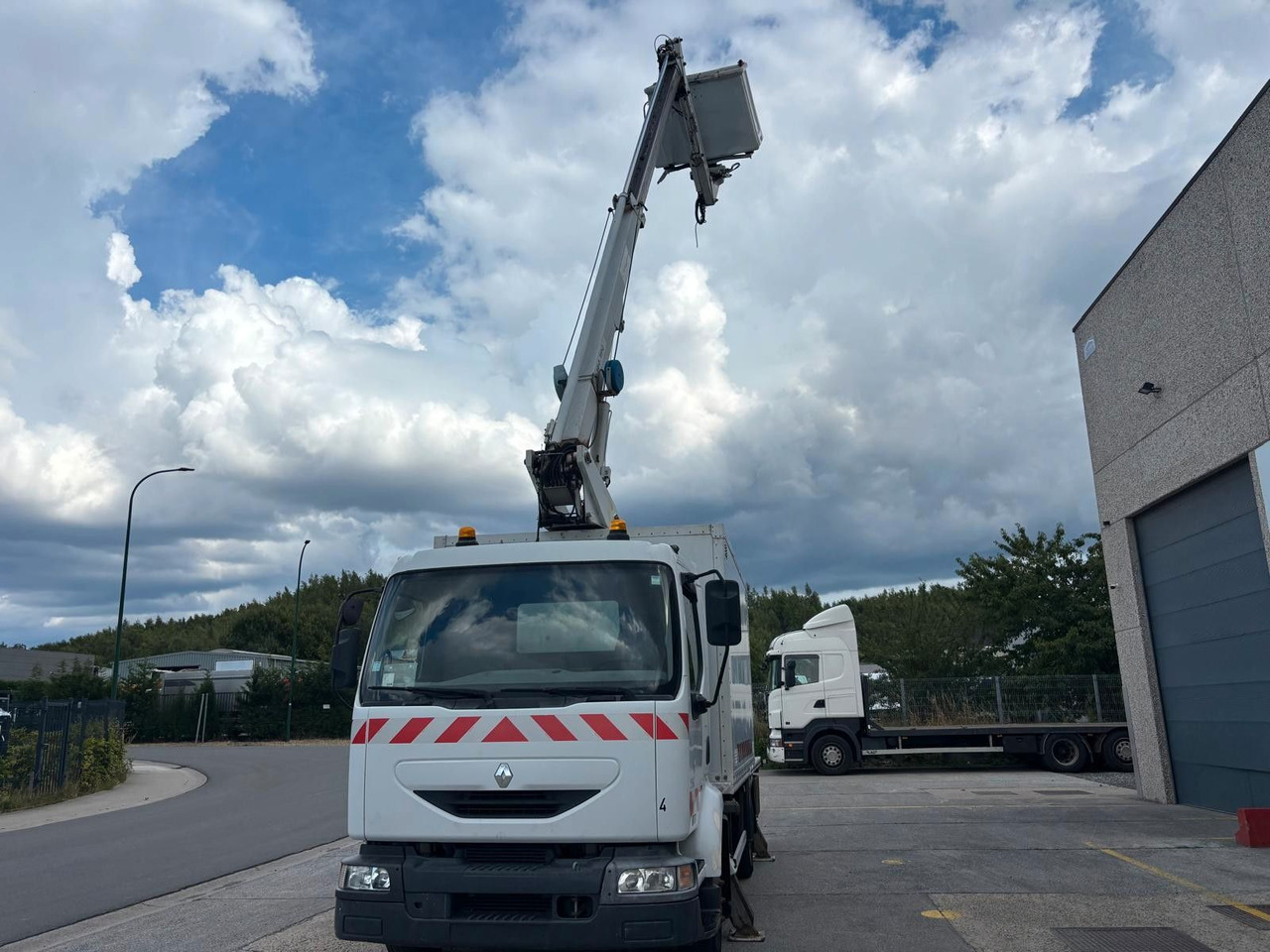 Renault Midlum 220dCi. Hubarbeitsbühne 16m. - LKW mit Arbeitsbühne: das Bild 5 Renault Midlum 220dCi. Hubarbeitsbühne 16m. - LKW mit Arbeitsbühne: das Bild 5