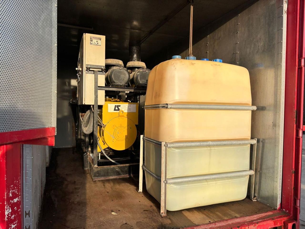 Sommer 400kVa Generator. Motor MAN V8. 370h! - Stromgenerator: das Bild 4 Sommer 400kVa Generator. Motor MAN V8. 370h! - Stromgenerator: das Bild 4