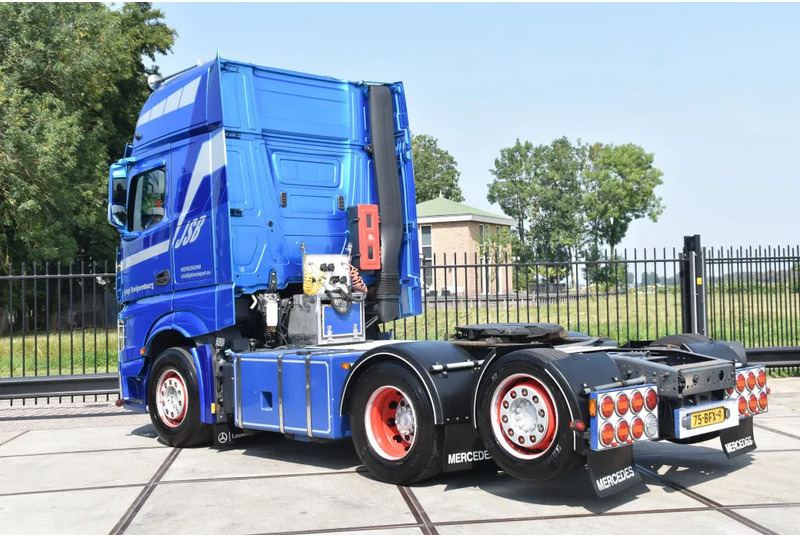 Mercedes-Benz Actros 2745 6x2 - EURO 6 - AIRCO - 2 x FUEL TANKS - 2 BEDS - SLIDING FIFTH WHEEL - SPECIAL BUMPER - TOP CONDITION - - Sattelzugmaschine: das Bild 3 Mercedes-Benz Actros 2745 6x2 - EURO 6 - AIRCO - 2 x FUEL TANKS - 2 BEDS - SLIDING FIFTH WHEEL - SPECIAL BUMPER - TOP CONDITION - - Sattelzugmaschine: das Bild 3