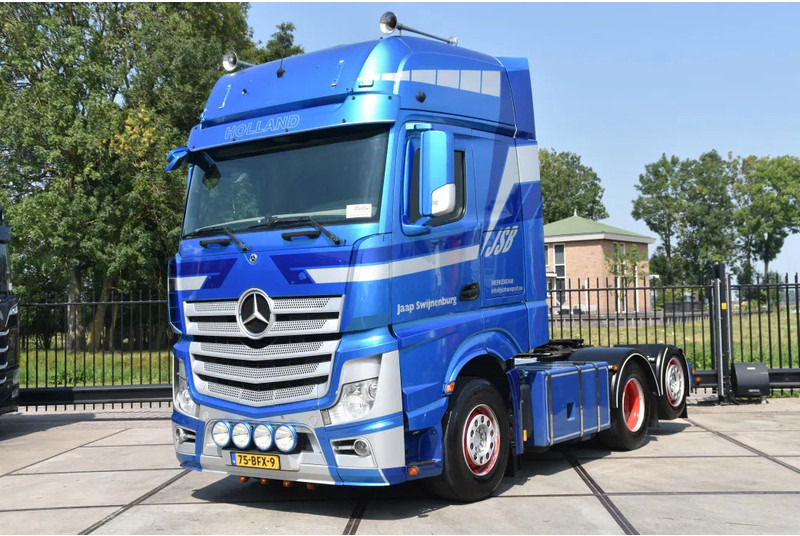 Mercedes-Benz Actros 2745 6x2 - EURO 6 - AIRCO - 2 x FUEL TANKS - 2 BEDS - SLIDING FIFTH WHEEL - SPECIAL BUMPER - TOP CONDITION - - Sattelzugmaschine: das Bild 2 Mercedes-Benz Actros 2745 6x2 - EURO 6 - AIRCO - 2 x FUEL TANKS - 2 BEDS - SLIDING FIFTH WHEEL - SPECIAL BUMPER - TOP CONDITION - - Sattelzugmaschine: das Bild 2