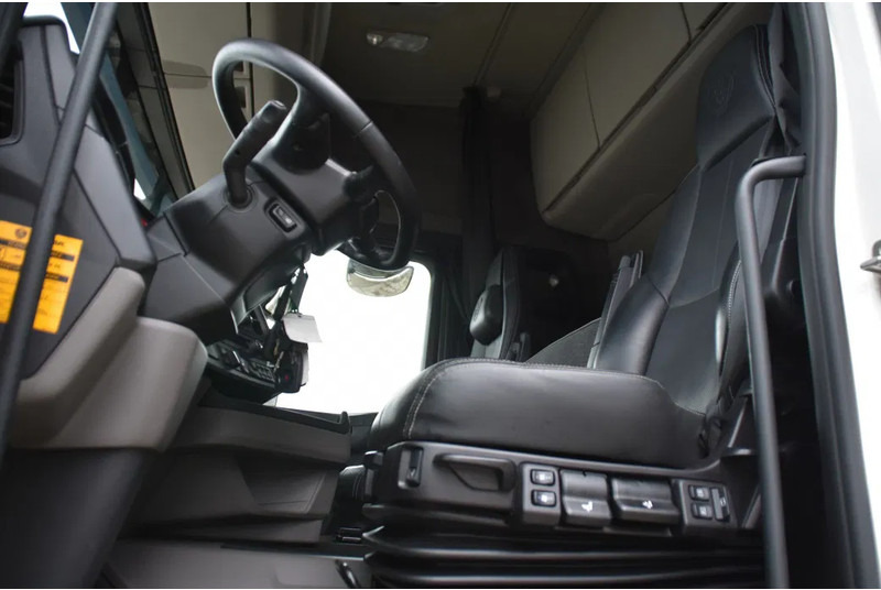 Scania R 460 NGS 6x4NB - SUPER - FULL AIR - RETARDER - 96 TKM - PARK. AIRCO - HYDRAULIC SYSTEM - LED - LEATHER SEATS - EXCELLENT CONDIT - Sattelzugmaschine: das Bild 4 Scania R 460 NGS 6x4NB - SUPER - FULL AIR - RETARDER - 96 TKM - PARK. AIRCO - HYDRAULIC SYSTEM - LED - LEATHER SEATS - EXCELLENT CONDIT - Sattelzugmaschine: das Bild 4