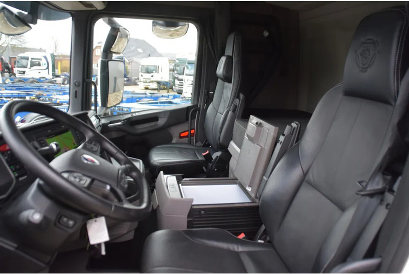 Scania R 460 NGS 6x4NB - SUPER - FULL AIR - RETARDER - 96 TKM - PARK. AIRCO - HYDRAULIC SYSTEM - LED - LEATHER SEATS - EXCELLENT CONDIT - Sattelzugmaschine: das Bild 5 Scania R 460 NGS 6x4NB - SUPER - FULL AIR - RETARDER - 96 TKM - PARK. AIRCO - HYDRAULIC SYSTEM - LED - LEATHER SEATS - EXCELLENT CONDIT - Sattelzugmaschine: das Bild 5