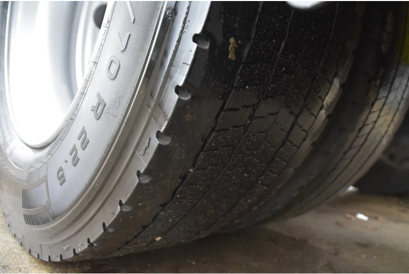 Sattelzugmaschine Scania R460 NGS 4x2 - SUPER - RETARDER - 325 TKM - PARK. AIRCO - ACC - NAVI - 2 x FUEL TANKS - TOP CONDITION -: das Bild 16