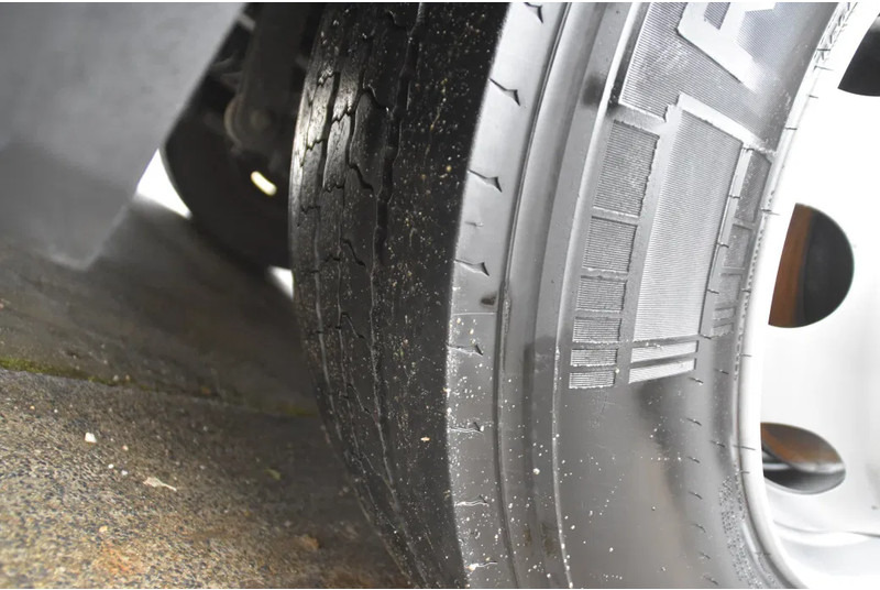 Sattelzugmaschine Scania R460 NGS 4x2 - SUPER - RETARDER - 325 TKM - PARK. AIRCO - ACC - NAVI - 2 x FUEL TANKS - TOP CONDITION -: das Bild 17