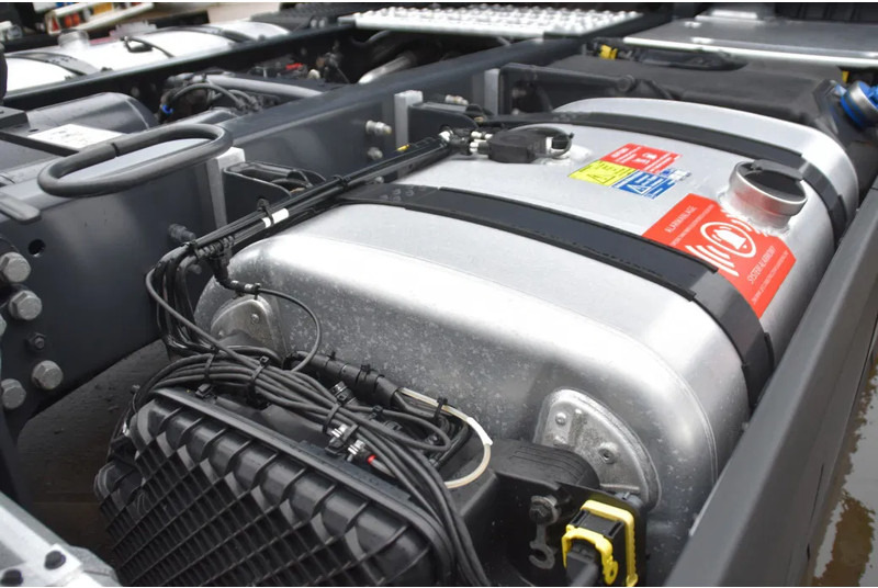 Sattelzugmaschine Scania R460 NGS 4x2 - SUPER - RETARDER - 325 TKM - PARK. AIRCO - ACC - NAVI - 2 x FUEL TANKS - TOP CONDITION -: das Bild 8