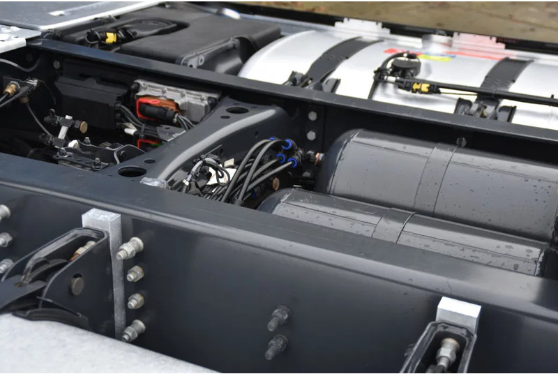 Sattelzugmaschine Scania R460 NGS 4x2 - SUPER - RETARDER - 325 TKM - PARK. AIRCO - ACC - NAVI - 2 x FUEL TANKS - TOP CONDITION -: das Bild 18