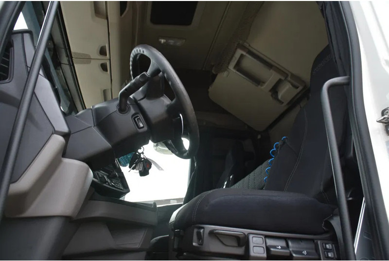 Scania S410 4x2EB MEGA 95 cm or 103 cm driving height - RETARDER - 822 TKM - FULL AIR - PARK. AIRCO - 2 x FUEL TANKS - TOP CONDITION - - Sattelzugmaschine: das Bild 4 Scania S410 4x2EB MEGA 95 cm or 103 cm driving height - RETARDER - 822 TKM - FULL AIR - PARK. AIRCO - 2 x FUEL TANKS - TOP CONDITION - - Sattelzugmaschine: das Bild 4