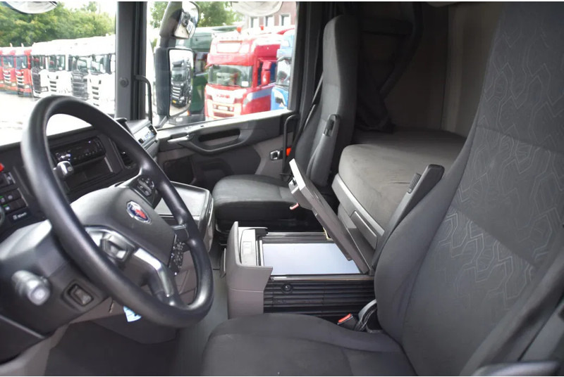 Scania S450 NGS 4x2NB - FULL AIR - RETARDER - ACC - PARK. AIRCO - 2 x FUEL TANKS - TOP CONDITION - - Sattelzugmaschine: das Bild 5 Scania S450 NGS 4x2NB - FULL AIR - RETARDER - ACC - PARK. AIRCO - 2 x FUEL TANKS - TOP CONDITION - - Sattelzugmaschine: das Bild 5