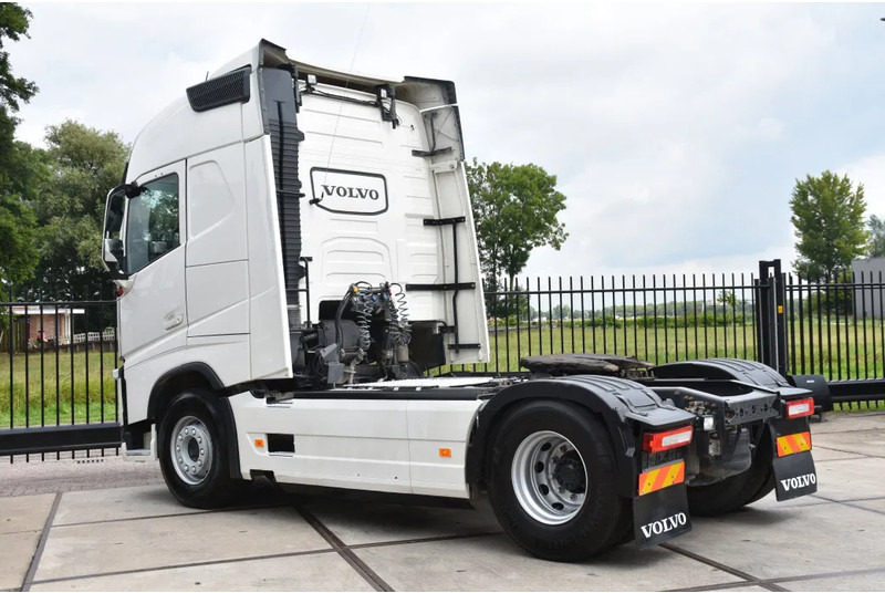 Volvo FH 460 Globe 4x2 - FULL AIR - 628 TKM - HYDRAULIC SYSTEM - PTO - NAVI - 2 x FUEL TANKS - - Sattelzugmaschine: das Bild 3 Volvo FH 460 Globe 4x2 - FULL AIR - 628 TKM - HYDRAULIC SYSTEM - PTO - NAVI - 2 x FUEL TANKS - - Sattelzugmaschine: das Bild 3