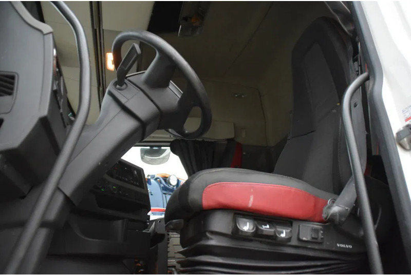 Volvo FH 460 Globe 4x2 - FULL AIR - 628 TKM - HYDRAULIC SYSTEM - PTO - NAVI - 2 x FUEL TANKS - - Sattelzugmaschine: das Bild 4 Volvo FH 460 Globe 4x2 - FULL AIR - 628 TKM - HYDRAULIC SYSTEM - PTO - NAVI - 2 x FUEL TANKS - - Sattelzugmaschine: das Bild 4