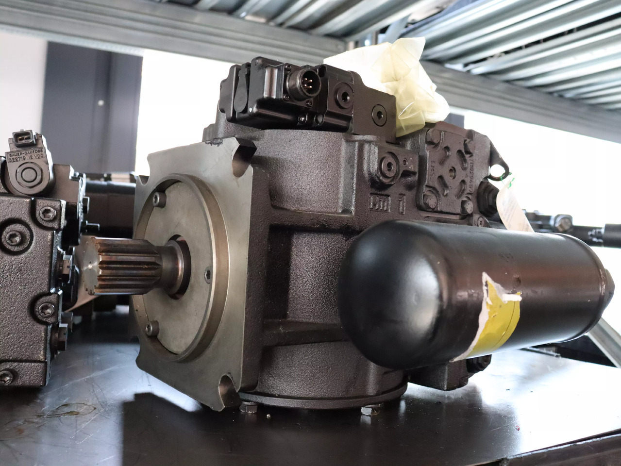 DANFOSS 90L130KPVBJ8ELRF4F03GBA424236 - Hydraulikpumpe für Flurförderzeug: das Bild 1 DANFOSS 90L130KPVBJ8ELRF4F03GBA424236 - Hydraulikpumpe für Flurförderzeug: das Bild 1