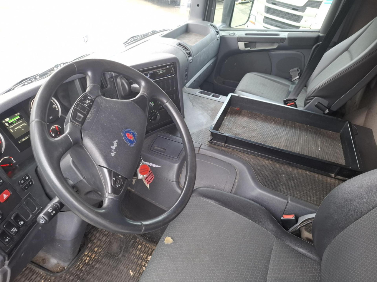 SCANIA SCANIA P250 Fourgon Hayon - Fahrgestell LKW: das Bild 3 SCANIA SCANIA P250 Fourgon Hayon - Fahrgestell LKW: das Bild 3