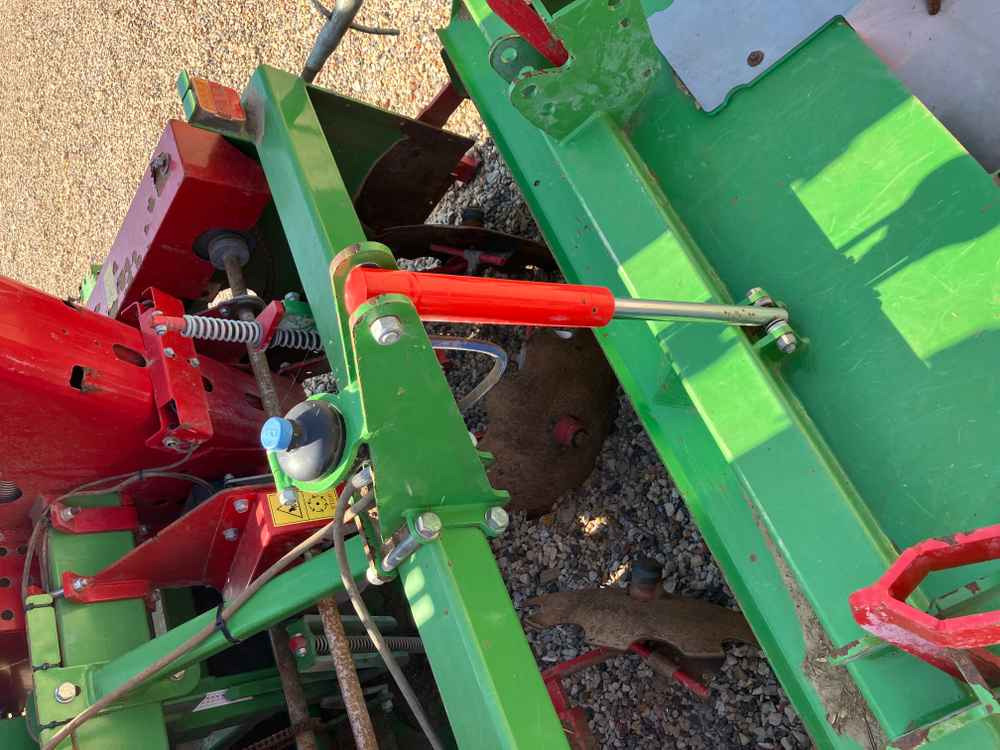 Baselier Baselier 4 Row Mounted FA-W, Potato Planter Tilla Combination - Erntemaschine: das Bild 2 Baselier Baselier 4 Row Mounted FA-W, Potato Planter Tilla Combination - Erntemaschine: das Bild 2