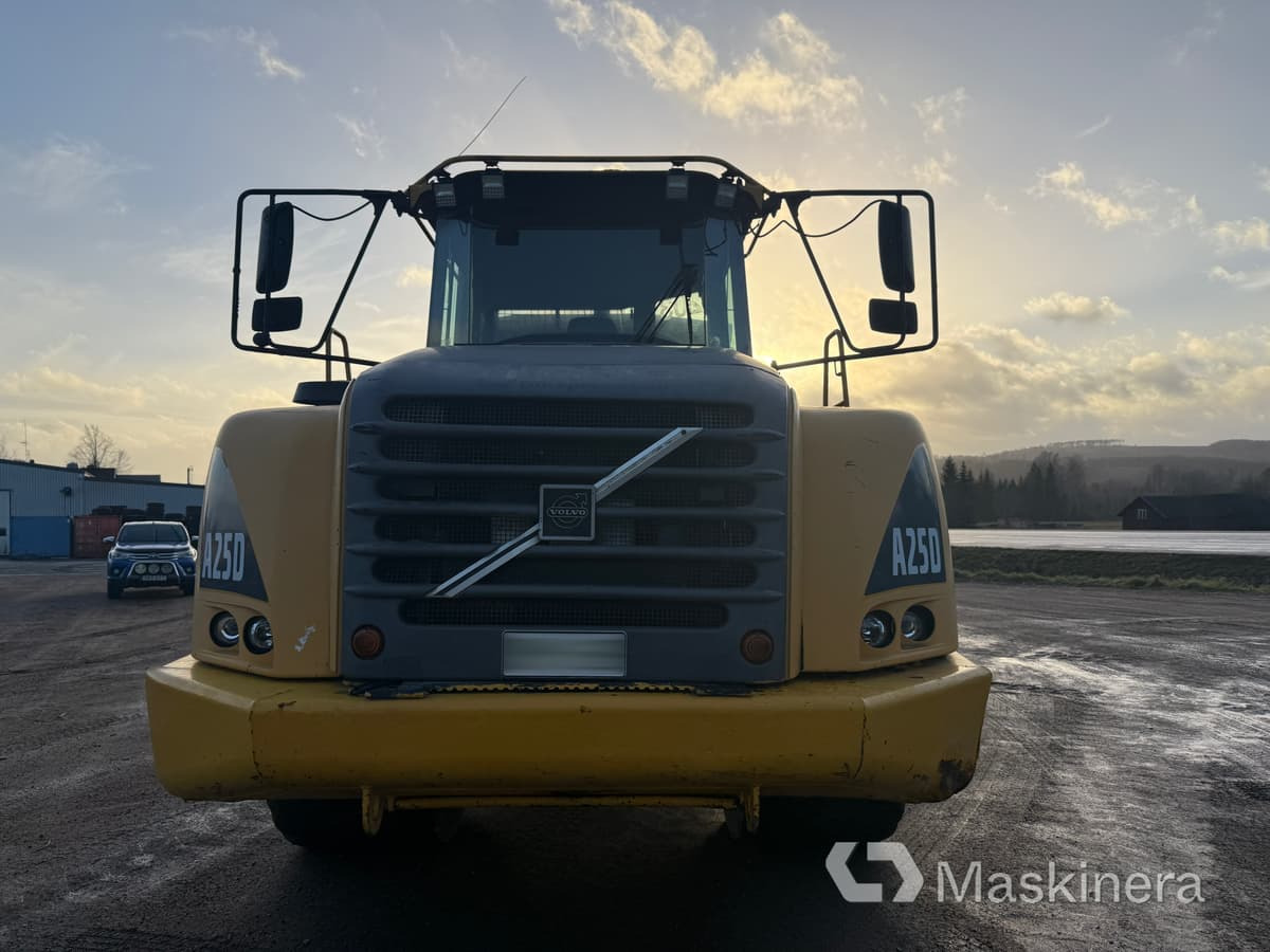 Dumper Volvo A25D 6X6 - Knickgelenkter Dumper: das Bild 2 Dumper Volvo A25D 6X6 - Knickgelenkter Dumper: das Bild 2