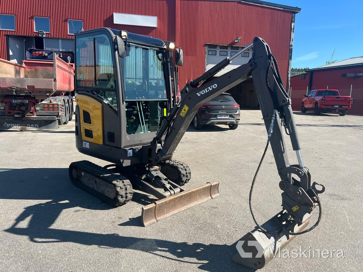 Grävmaskin Volvo EC18D med maskintrailer och redskap - Kettenbagger: das Bild 4 Grävmaskin Volvo EC18D med maskintrailer och redskap - Kettenbagger: das Bild 4