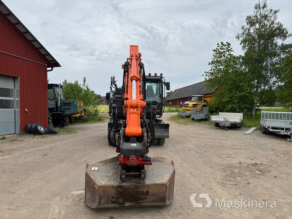 Hjulgrävare Hitachi Zaxis 140W med redskap - Kettenbagger: das Bild 2 Hjulgrävare Hitachi Zaxis 140W med redskap - Kettenbagger: das Bild 2