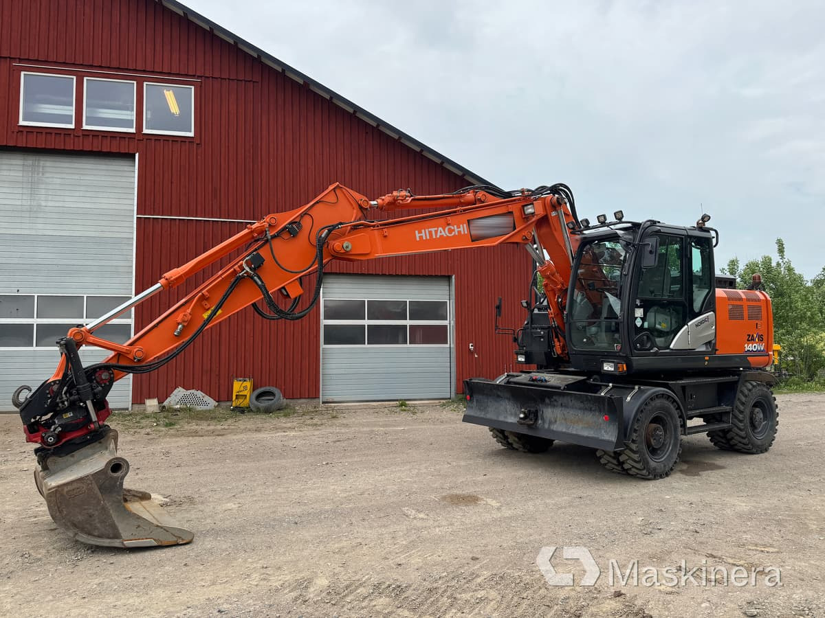Hjulgrävare Hitachi Zaxis 140W med redskap - Kettenbagger: das Bild 1 Hjulgrävare Hitachi Zaxis 140W med redskap - Kettenbagger: das Bild 1