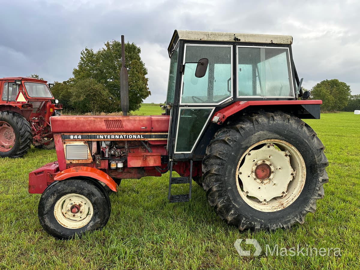 Traktor International 844 - Traktor: das Bild 2 Traktor International 844 - Traktor: das Bild 2