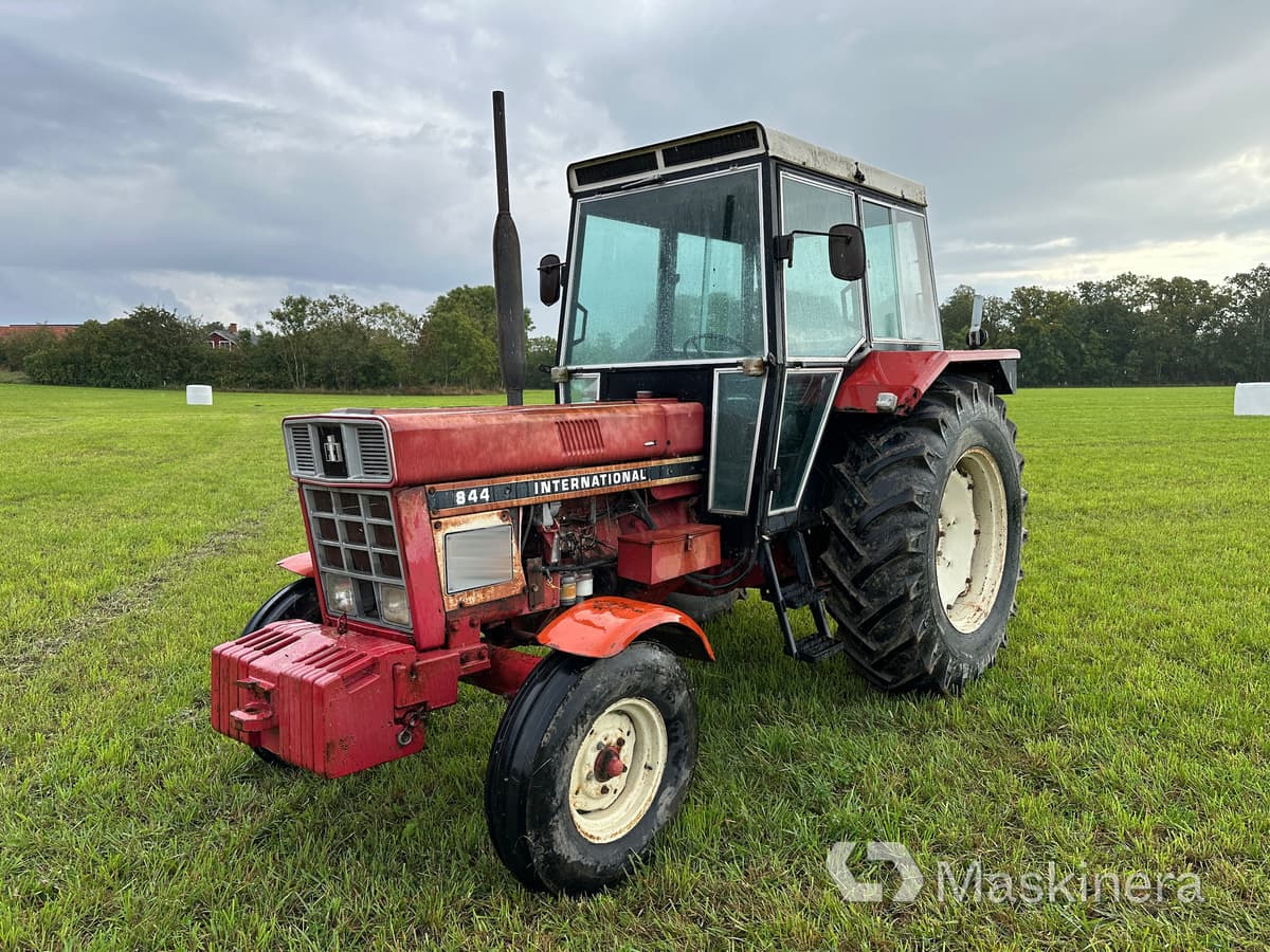 Traktor International 844 - Traktor: das Bild 1 Traktor International 844 - Traktor: das Bild 1