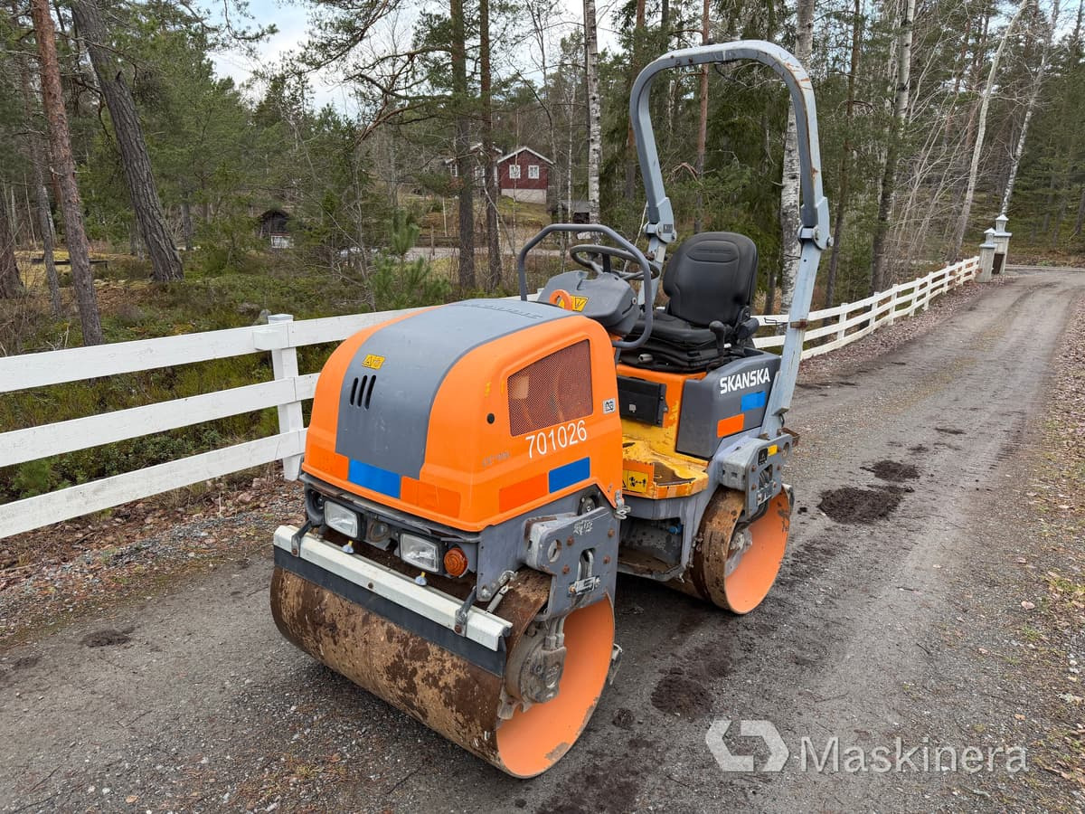 Vält Dynapac CC1000 - Straßenwalze: das Bild 1 Vält Dynapac CC1000 - Straßenwalze: das Bild 1
