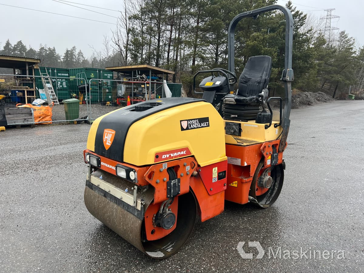 Vält Dynapac CC1100 - Walzen: das Bild 1 Vält Dynapac CC1100 - Walzen: das Bild 1
