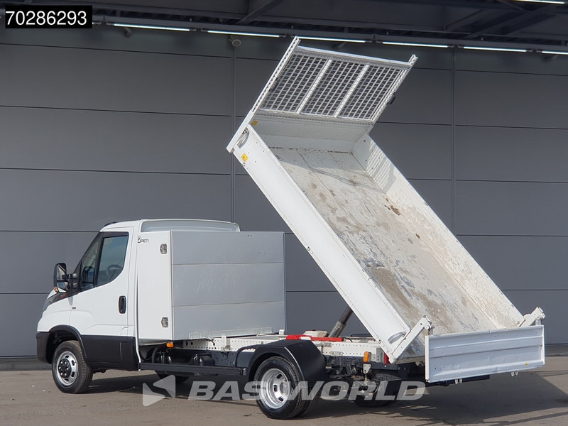 Iveco Daily 35C16 3.0L Open Laadbak met Kist Dubbellucht 3,5t Trekhaak Airco Cruise Euro6 Pritsche Pickup Open Box 2m3 Airco Trekhaak Cruise - Pritsche Transporter: das Bild 2 Iveco Daily 35C16 3.0L Open Laadbak met Kist Dubbellucht 3,5t Trekhaak Airco Cruise Euro6 Pritsche Pickup Open Box 2m3 Airco Trekhaak Cruise - Pritsche Transporter: das Bild 2