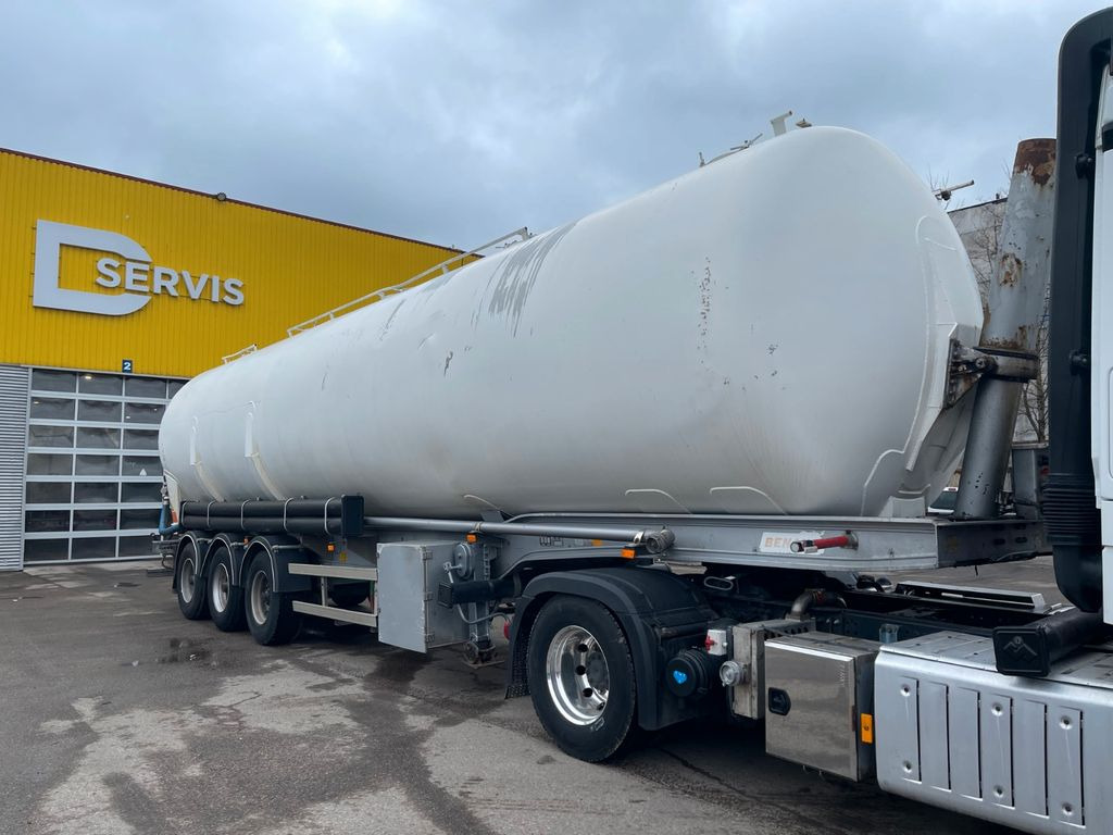 Benalu SILO 60 - Siloauflieger: das Bild 3 Benalu SILO 60 - Siloauflieger: das Bild 3