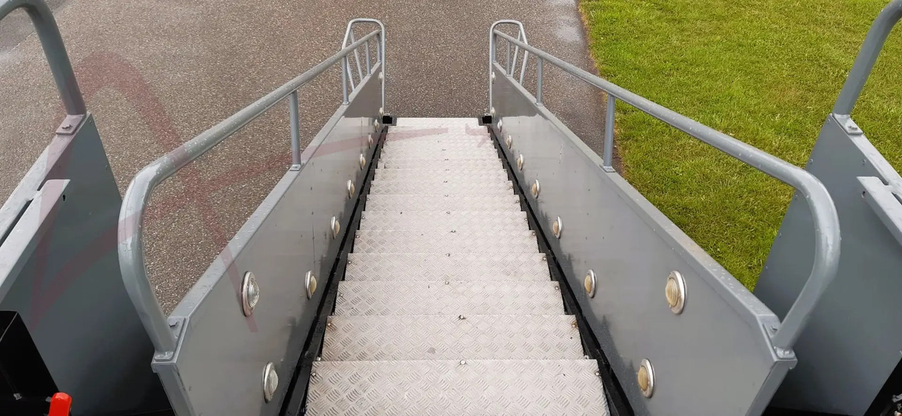AMSS SKYWAY 66-148 - Passagiertreppe: das Bild 5 AMSS SKYWAY 66-148 - Passagiertreppe: das Bild 5