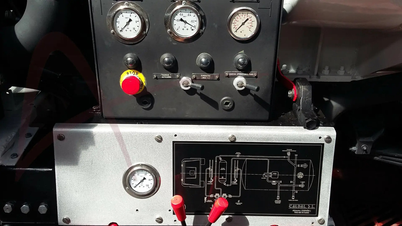 AVGAS B-100 - Tankwagen: das Bild 5 AVGAS B-100 - Tankwagen: das Bild 5