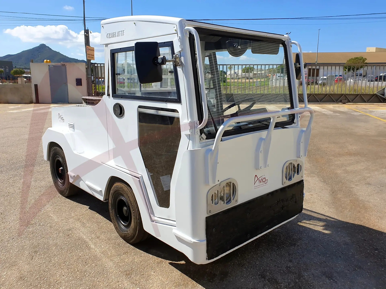 CHARLATTE TE.225 - Gepäckschlepper: das Bild 1 CHARLATTE TE.225 - Gepäckschlepper: das Bild 1