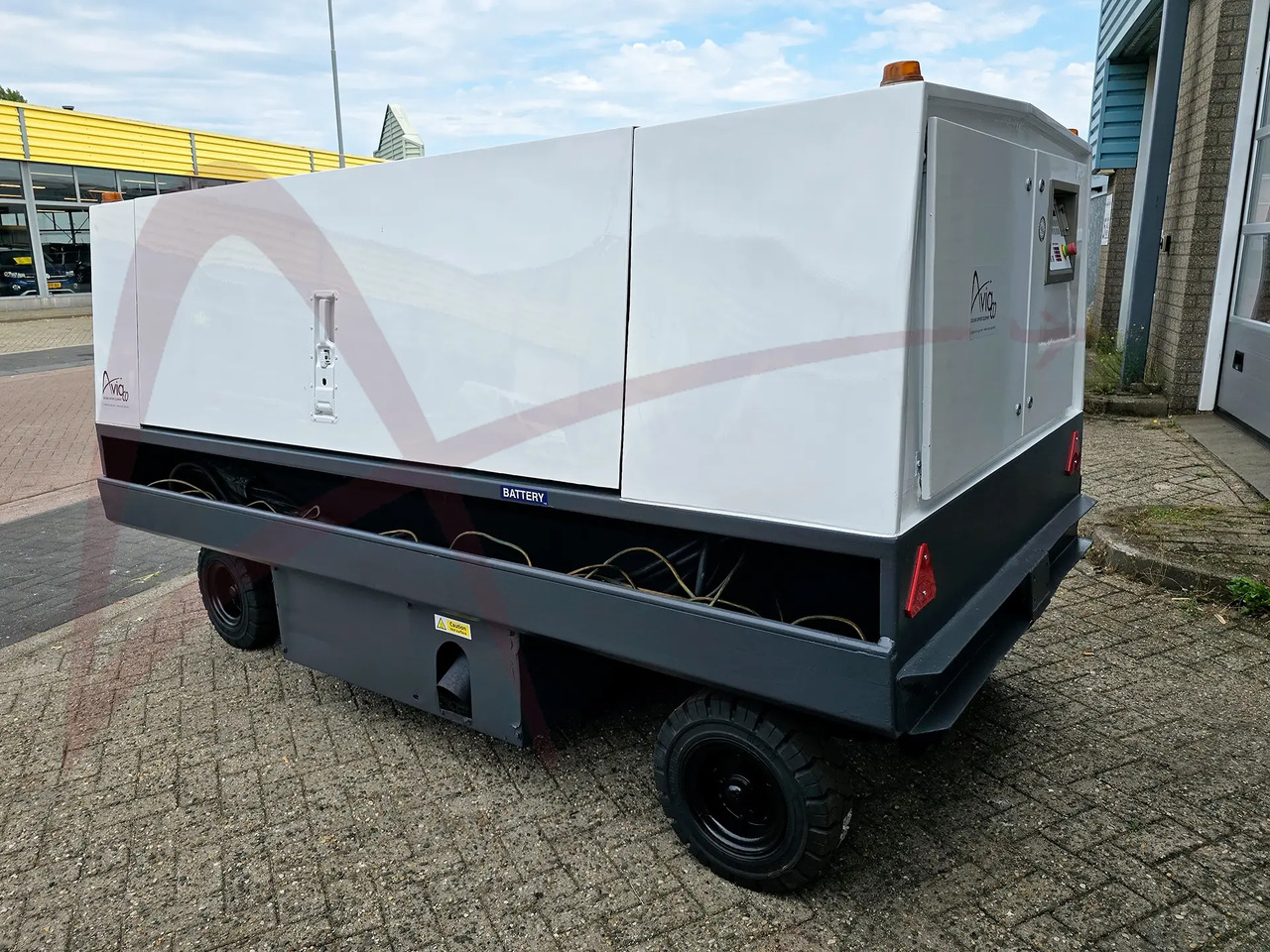 HITZINGER GPU120D - Bodenstromaggregat: das Bild 4 HITZINGER GPU120D - Bodenstromaggregat: das Bild 4