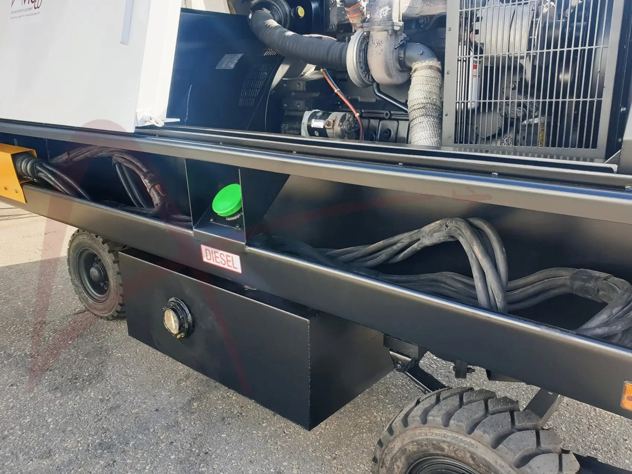 HOUCHIN C690 28 - Bodenstromaggregat: das Bild 3 HOUCHIN C690 28 - Bodenstromaggregat: das Bild 3