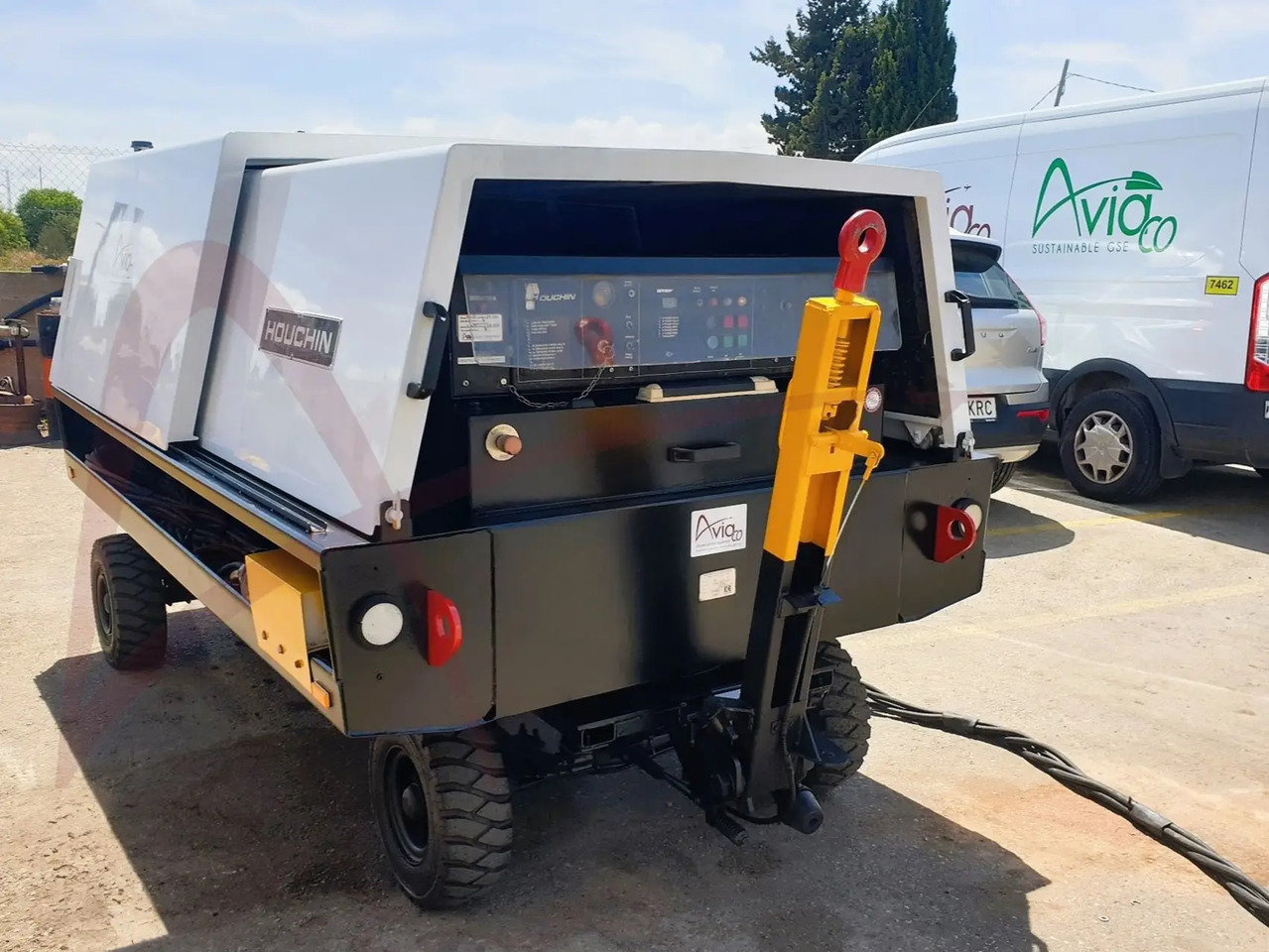 HOUCHIN C690 28 - Bodenstromaggregat: das Bild 2 HOUCHIN C690 28 - Bodenstromaggregat: das Bild 2
